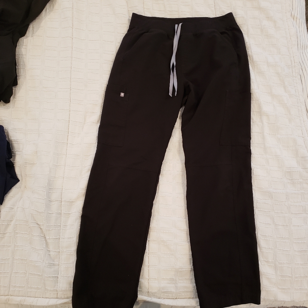 Mens FIGS cargo scrub bottom, size M